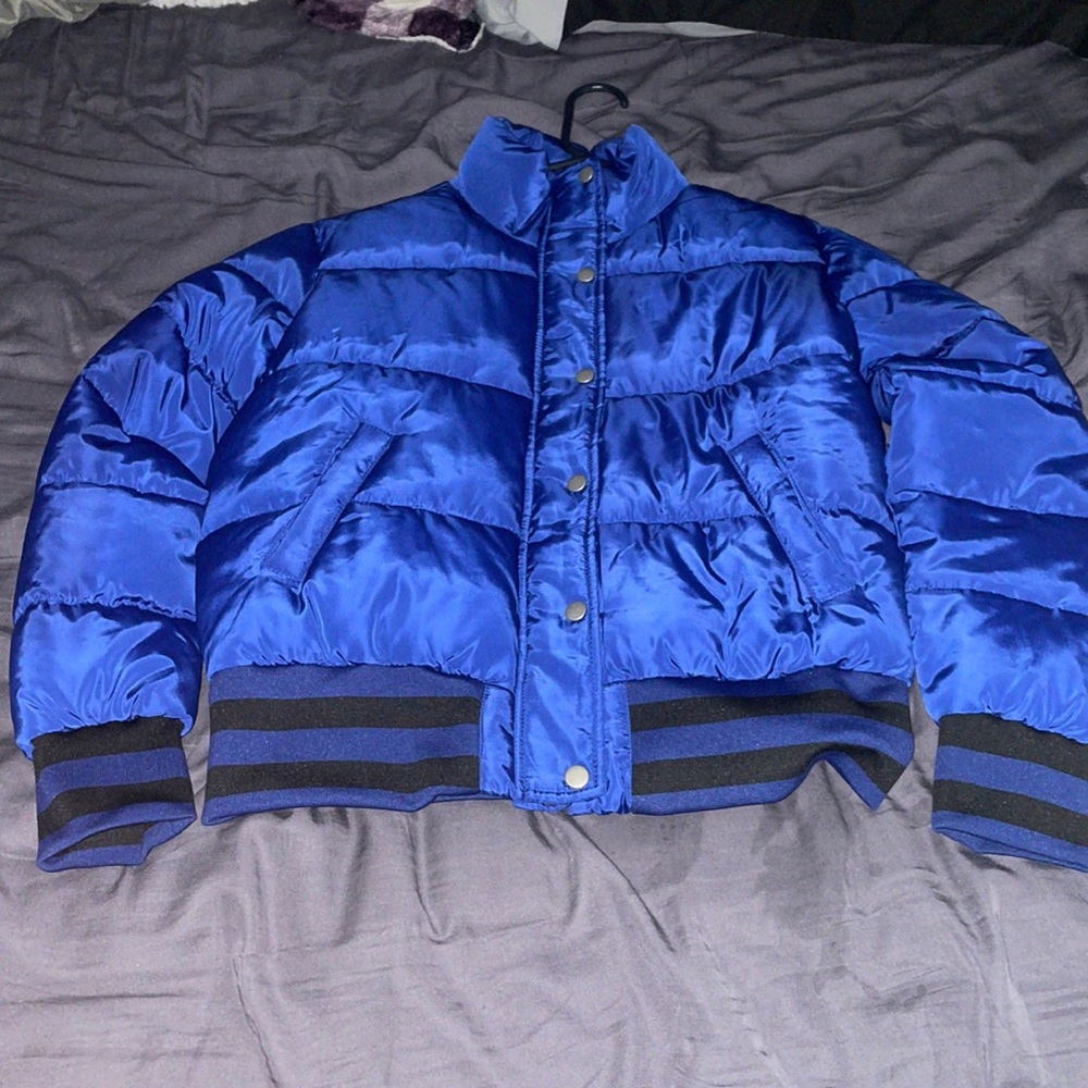 fashion nova blue and black puffer coat, women’s M